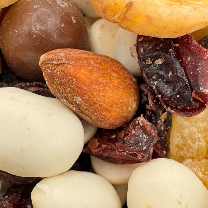 Martin's Country Store LLC – wholesale Trail mix – BANANA SPLIT DELIGHT MIX 8.6oz1