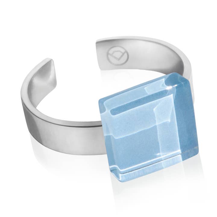 Justerbar firkantet ring med sten i himmelblå - upcycling for engroshandel hos ALEXASCHA