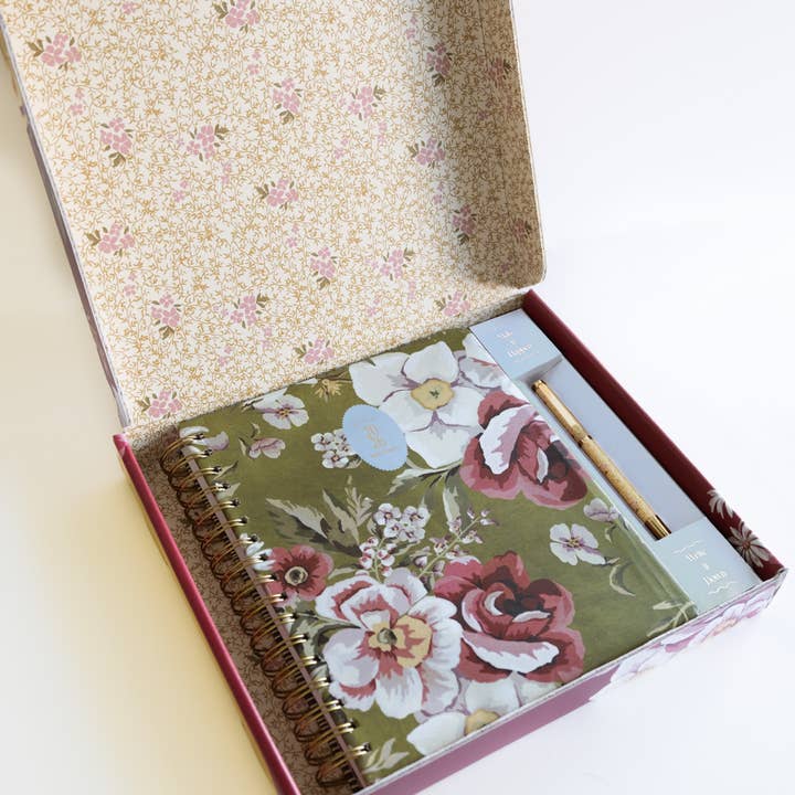 Pen + Pillar - Wholesale Planner - 2026 Weekly Planner w/ Metal Ballpoint Pen, in gift box1