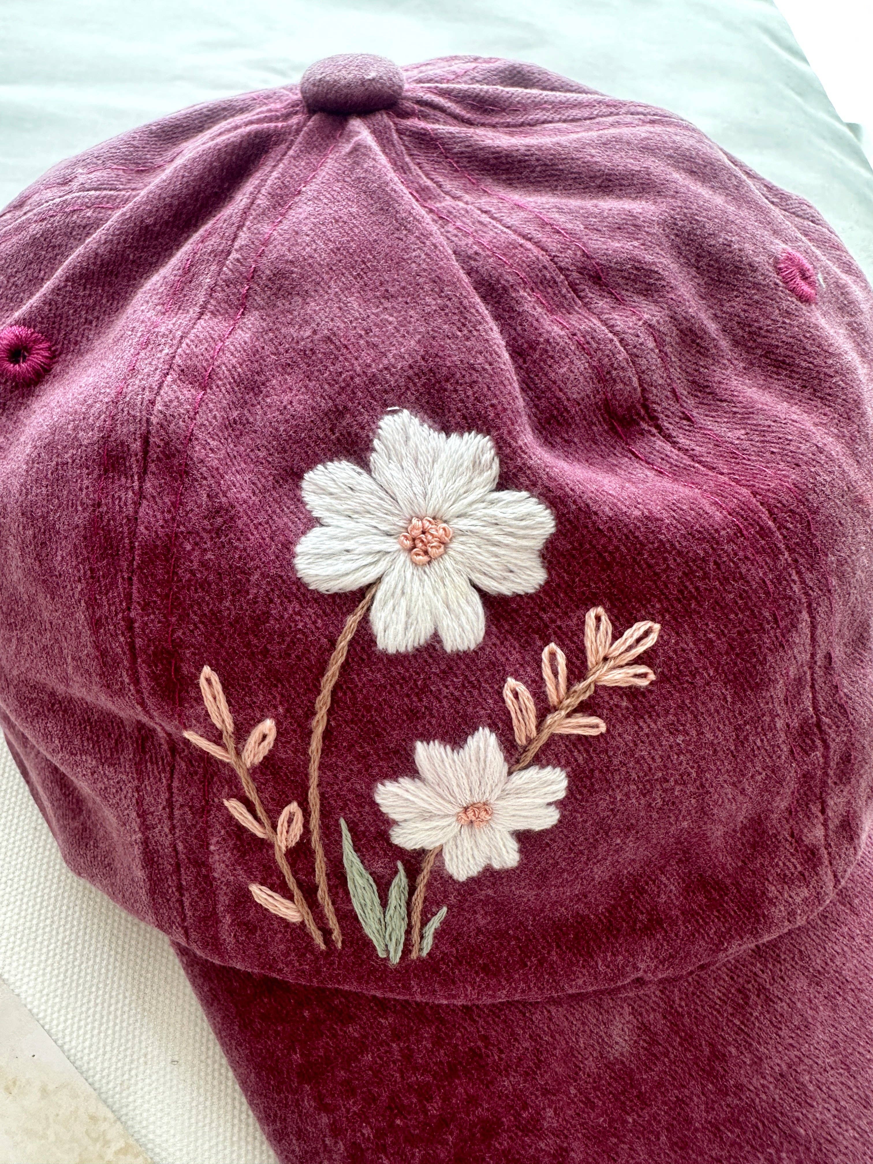 Quince Fables - Wholesale Baseball Cap - Women's - White Flower Embroidered Baseball Cap🪡1
