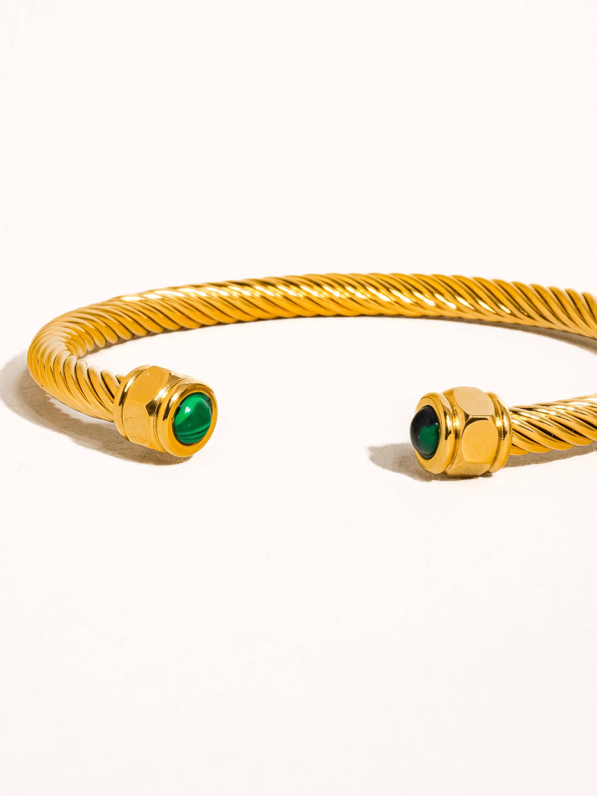 Verde Brazalete trenzado con piedra y baño de oro de 18K, sin desgaste de venta al por mayor en Faire3