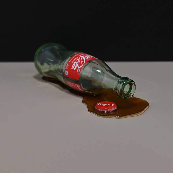 Falsk utspilld Coca-Cola-flaska för wholesale av Just Dough It! Fake Foods