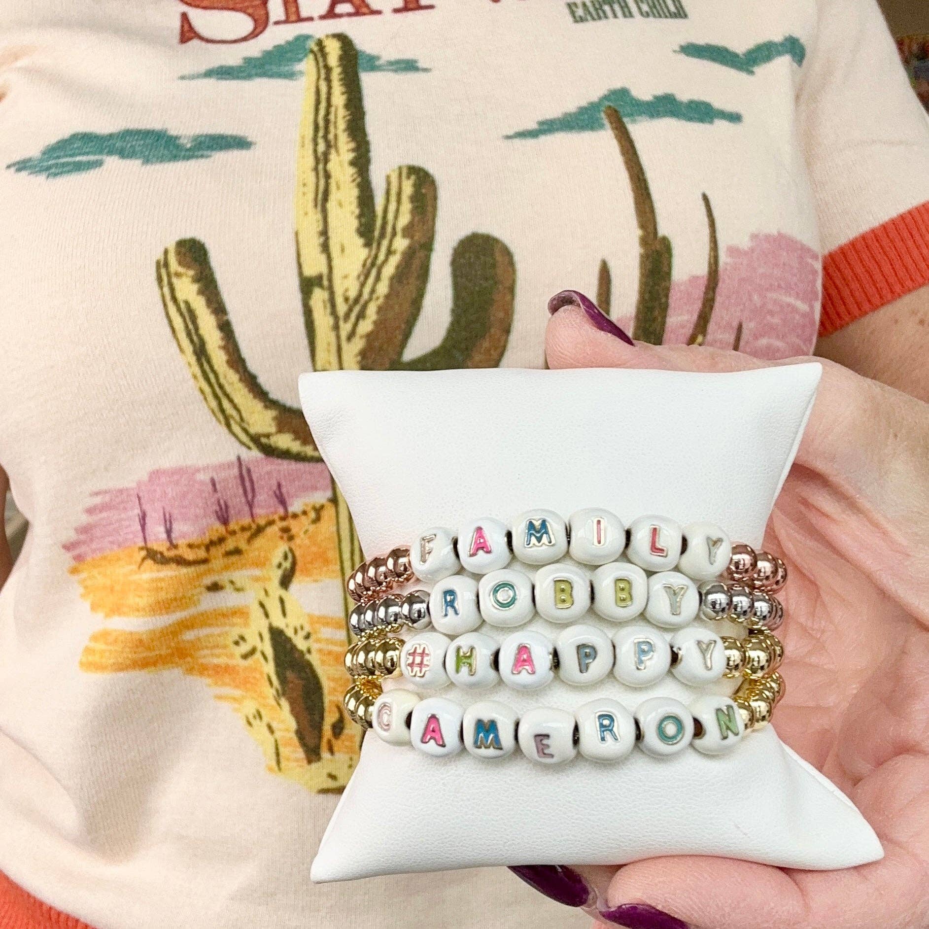 Love, Lisa – Großhandel Perlenarmband – Mia Personalisierte Emaille-Buchstabenperlenarmbänder5