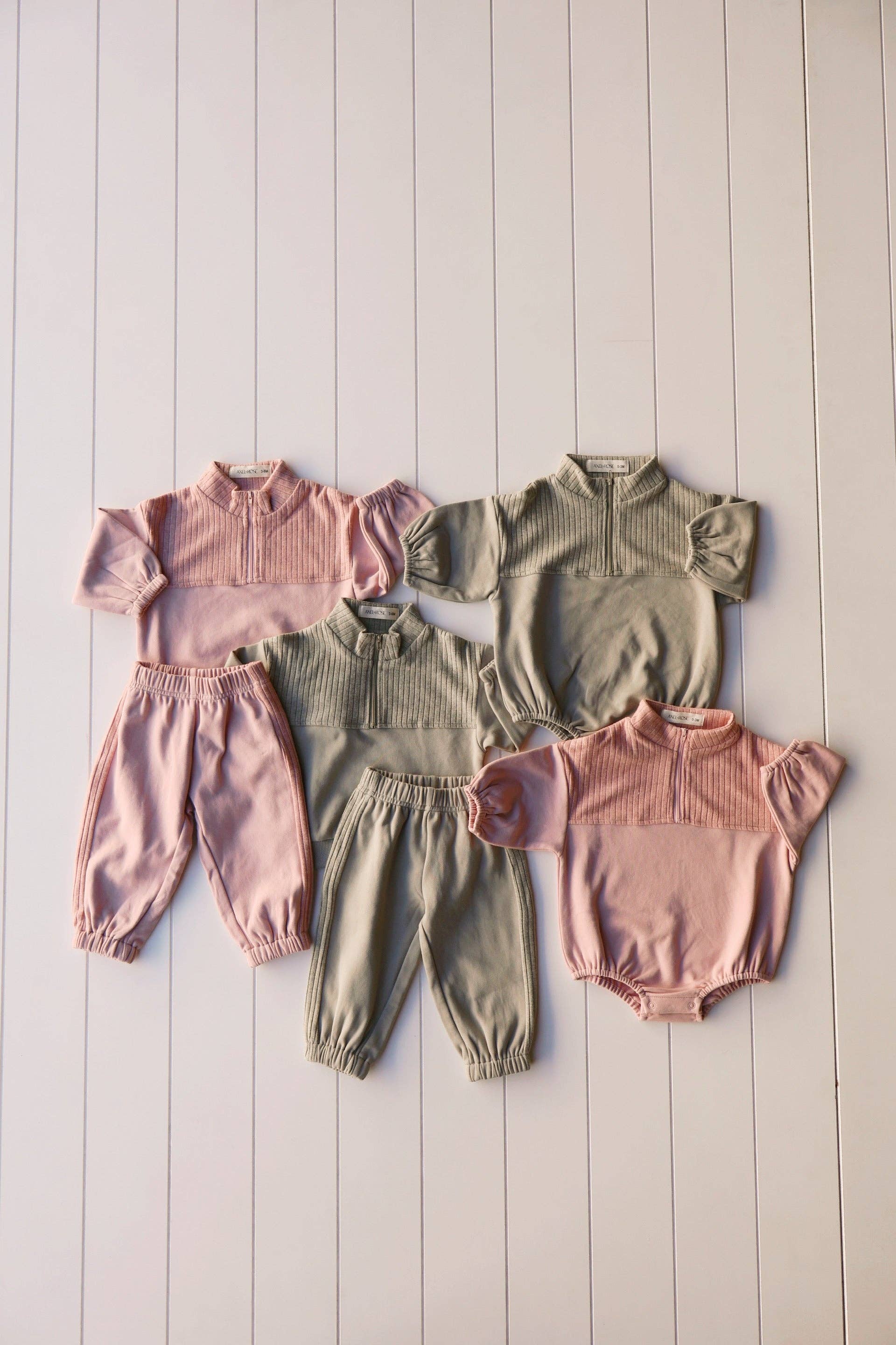 Axel & Rose – Großhandel Oberteil-&-Hosen-Set – Baby – Viertelreißverschluss-Sweat-Set2