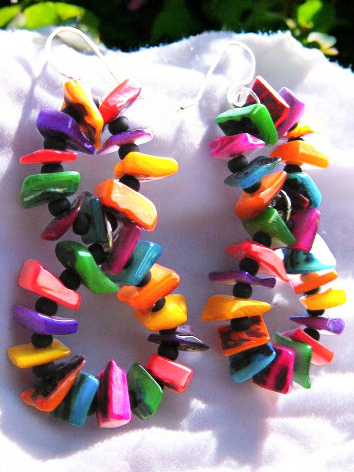 Casual oorbellen in zwart en regenboog voor alle outfits voor wholesale door Silver Bombon