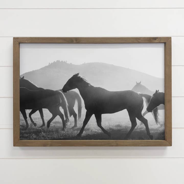 Horse Roundup - Wanddecoratie op de boerderij - Ingelijste dierenfoto voor wholesale door Hangout Home