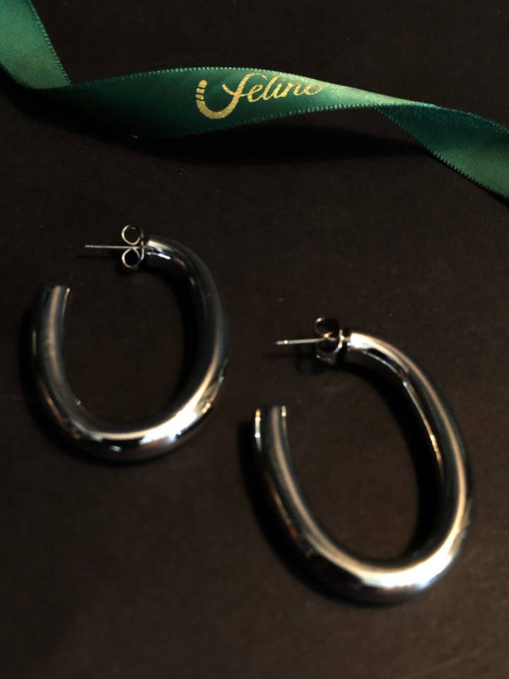 Brincos Recheados a Ouro Debbie por atacado de Feline Jewelry Studio Universe