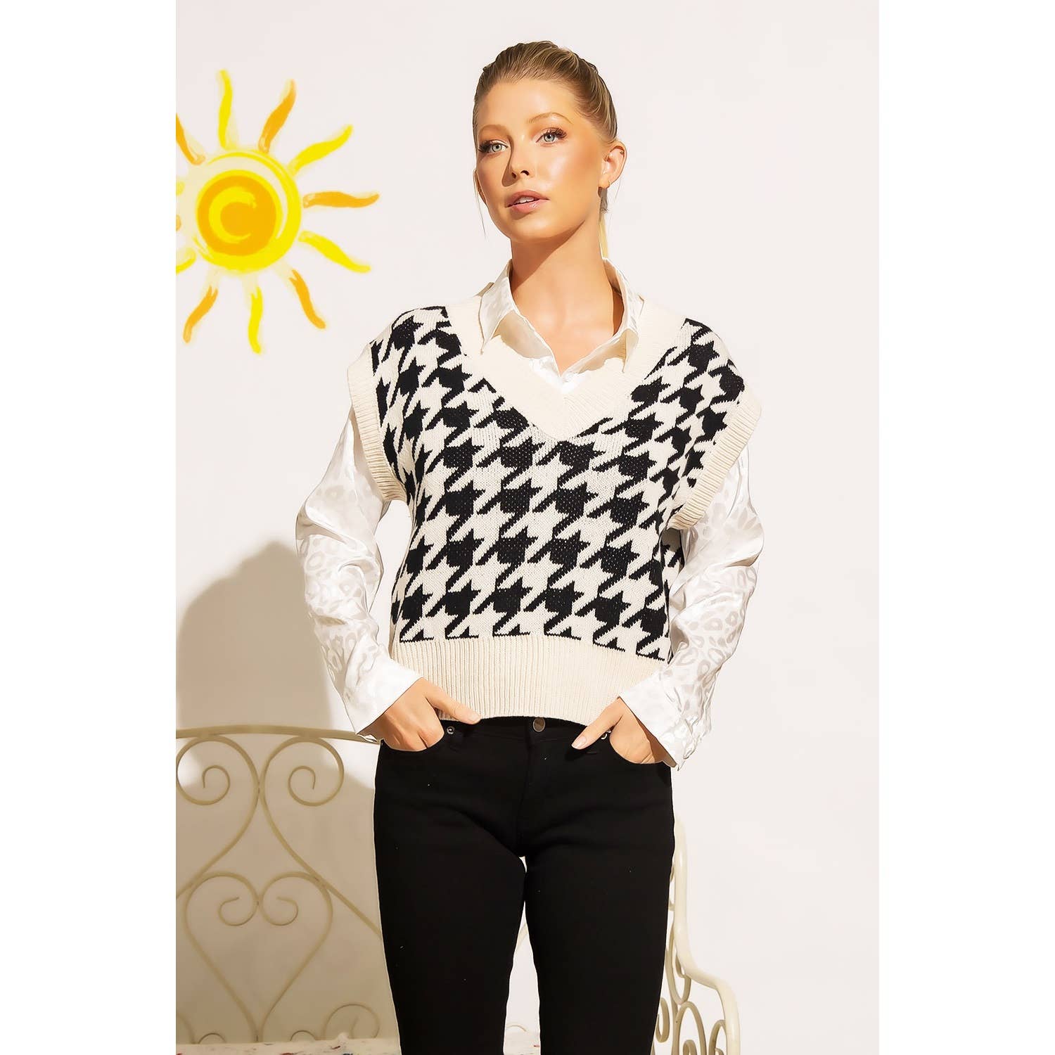 Esbranquiçado COLETE SUÉTER DE MALHA GROSSA HOUNDSTOOTH COM DECOTE EM V para venda a revendedores na Faire3