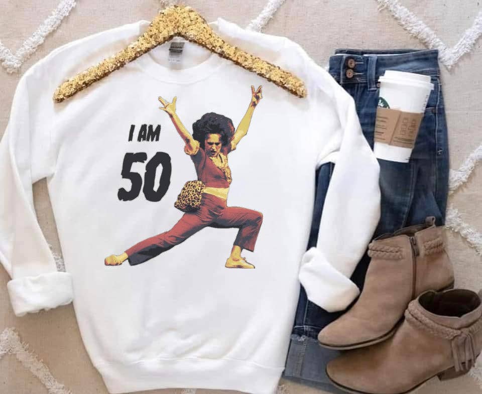 STRONG N FREE CDN - Vendita all'ingrosso Felpa stampata - Donna - T-shirt o felpa ispirata a SNL Skit, elastica ed esilarante per i miei 50 anni1