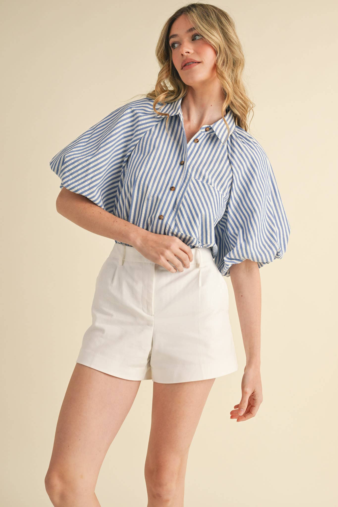 &MERCI – Engroshandel Skjorte med buttondown – til kvinder – STRIBET BOBLEÆRME KNAPNED TOP MTP33292