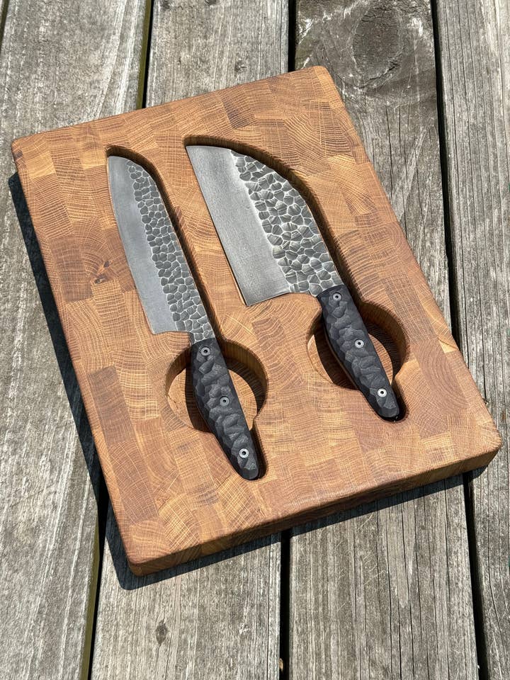 Ensemble de cuisine texturé : Planche à découper et couteaux pour la vente par Timeless Steel