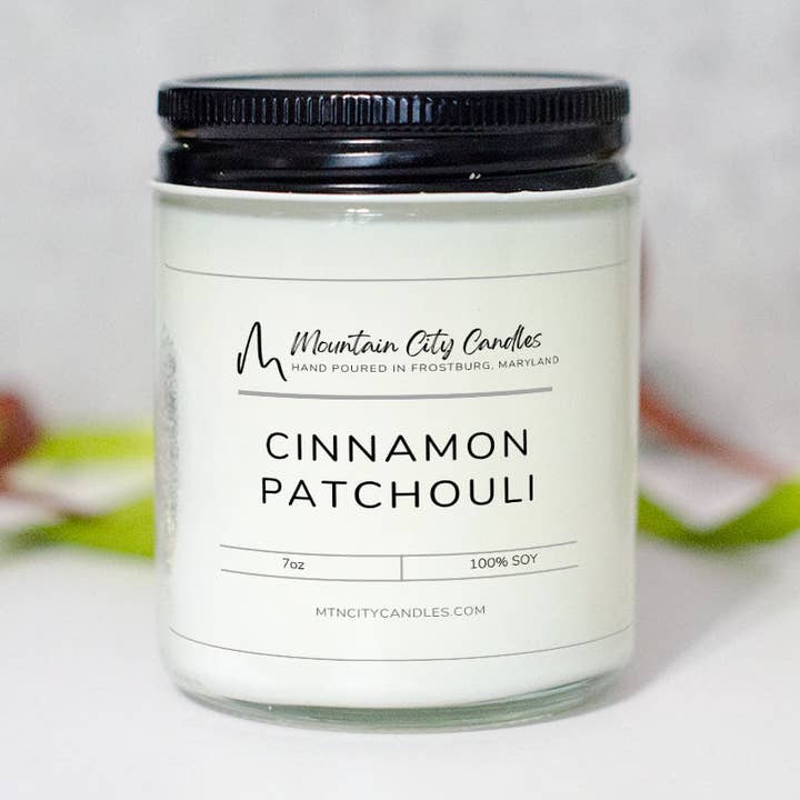 Kerzen und Melts mit Sojawachs-Duft nach Zimt-Patchouli für den Großhandel von Mountain City Candles