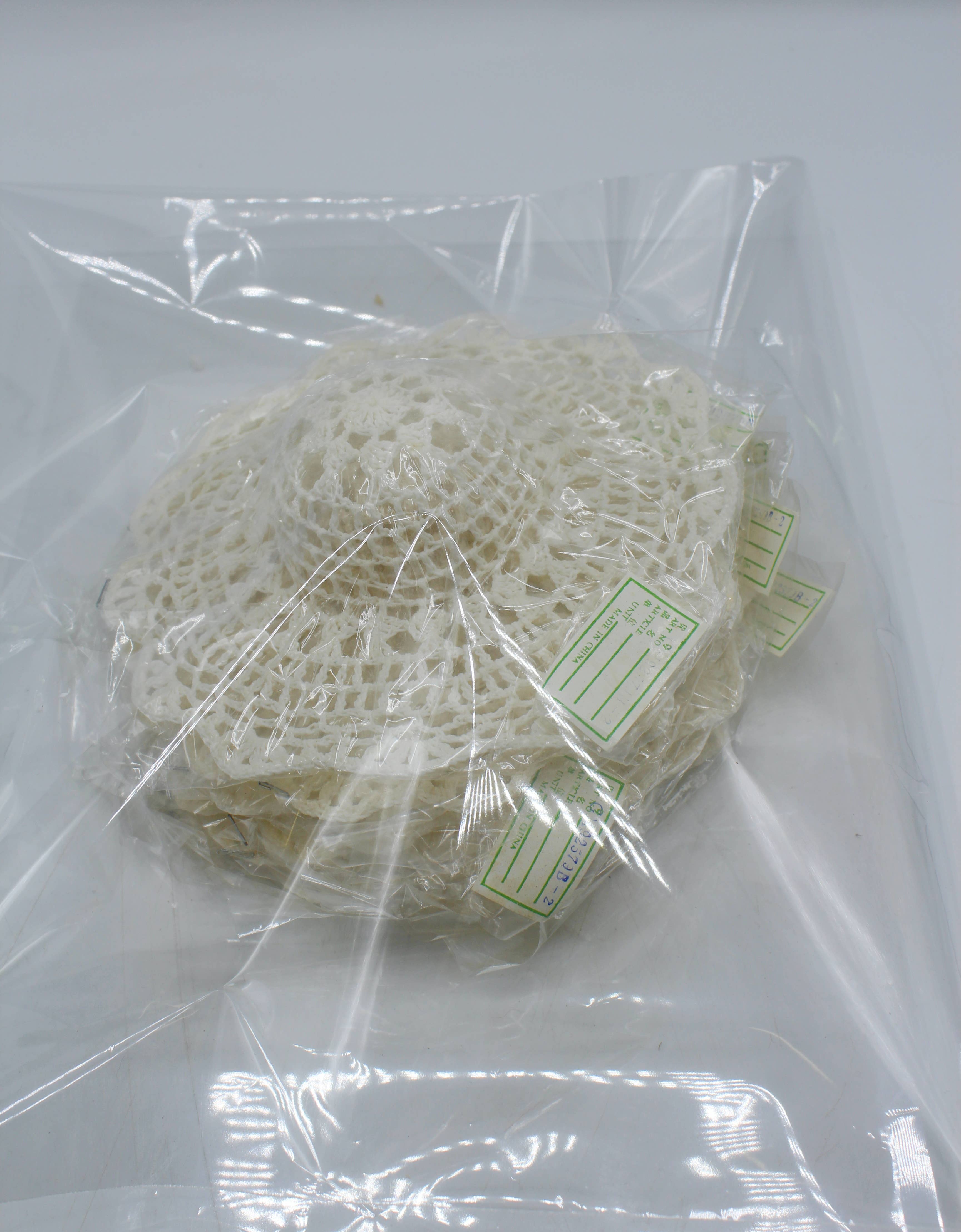 Fioretto Renato S.r.l. – Engroshandel Bordpynt – Taske med 6 hvide bomuldsblondehætter cm.160