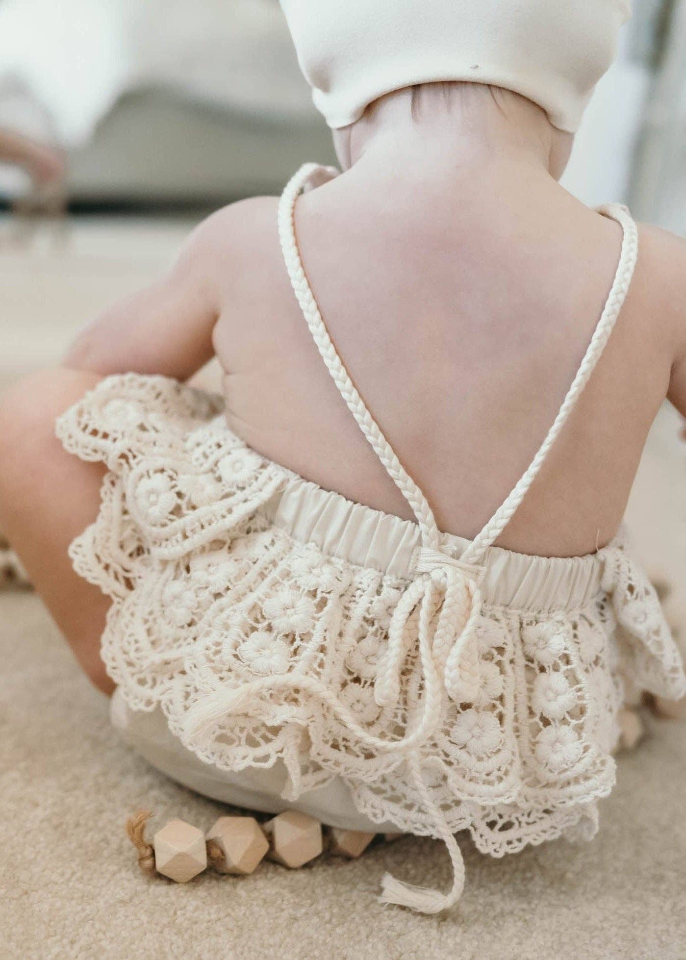 Laney + Sy – Bodysuit - Bebé por atacado – Macaquinho Boho Mila em Crochê1