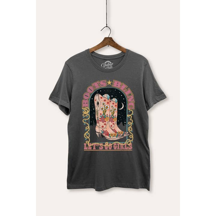 TEE-SHIRT GRAPHIQUE BASIQUE POUR FEMMES LET'S GO GIRLS BOOTS BLING pour la vente par VINTAGE POINT USA