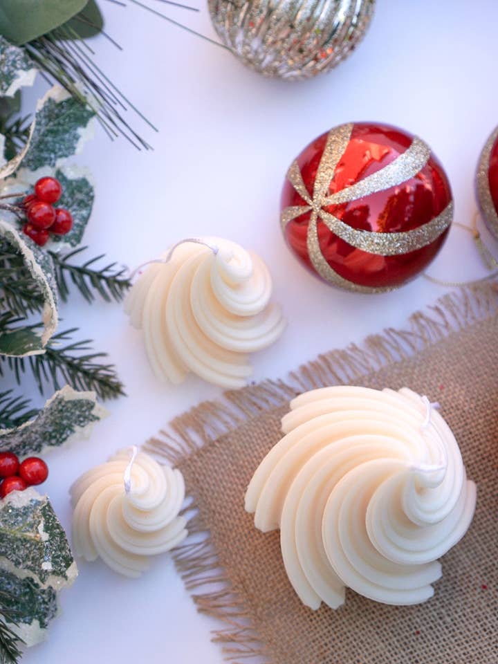 Juego de velas Trio Of Swirl Christmas Trees para venta al por mayor de Studio Su Casa