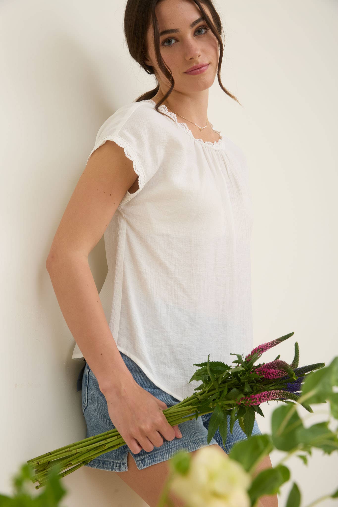 Blu Pepper - Vendita all'ingrosso Camicetta - Donna - Blusa a maniche corte con dettaglio fiocco posteriore e bordo in pizzo.14