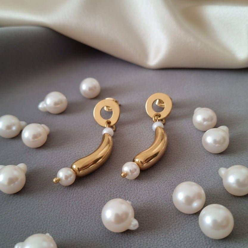 OE! – wholesale Dangle earrings – NAIADE D'ORO - Handmade Dangling Earrings Made in Italy with Natural Freshwater Pearls and 18K Gold - Stainless Steel Circle Base1
