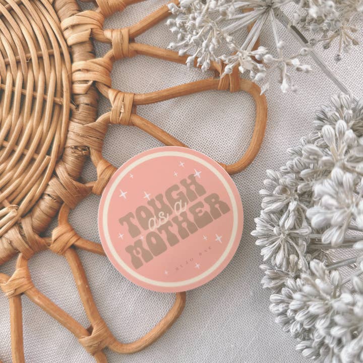 Solide Comme Maman | Autocollant Vinyle pour la vente par Bujo Bae