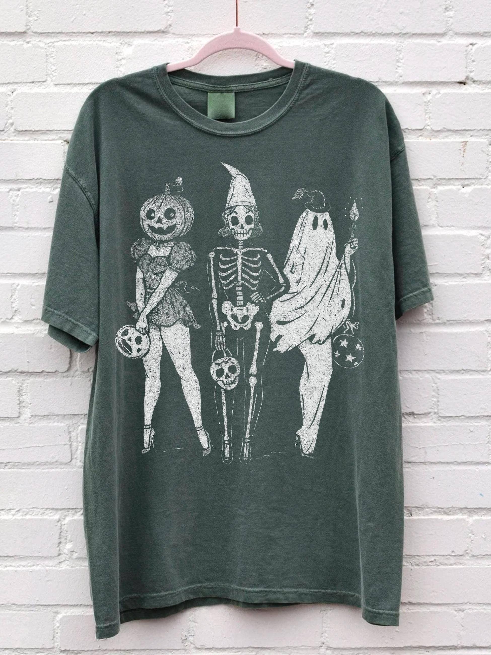 NVC Ecommerce LLC - Vendita all'ingrosso Maglietta stampata - Unisex - Maglietta Let's Go Ghouls, Felpa Vintage di Halloween1