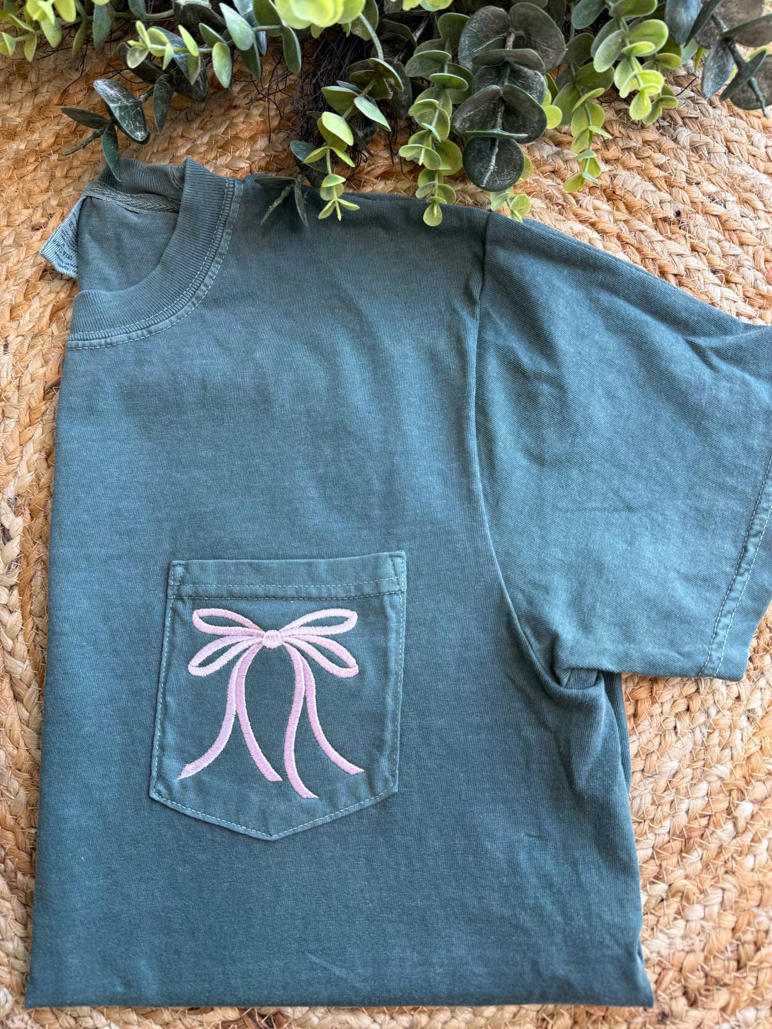 Lakely Claire Wholesale – wholesale T-shirt – women's – Pink Bow Comfort Color Tee