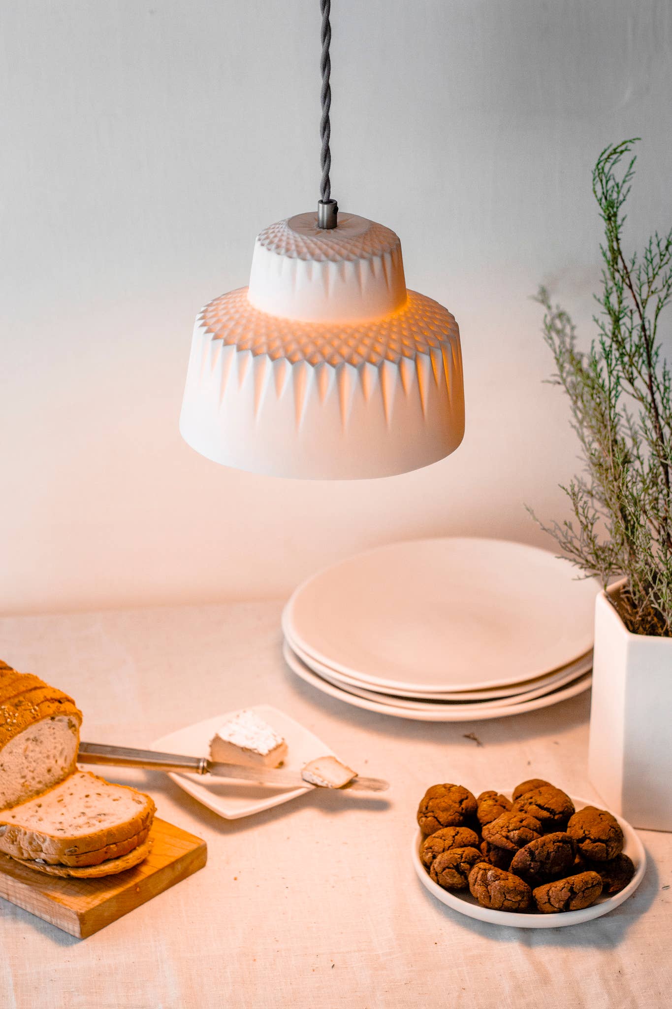 Niik Creative Co. - Vente Lustre/Suspension - Suspension Evelyn en porcelaine céramique faite main1