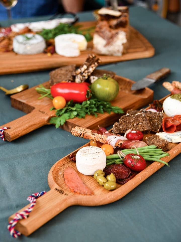 Lang Skovl - Stor egetræ Aperitif Board for engroshandel hos LE RÉGAL
