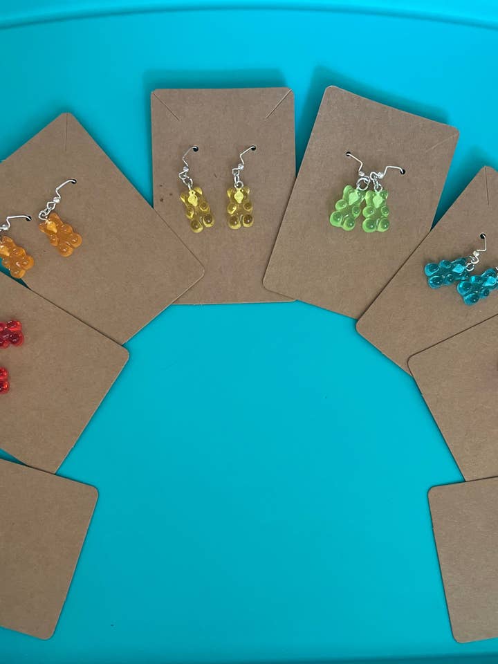 Boucles d'oreilles Ours Gummy pour la vente par Luna’s Loft Boutique