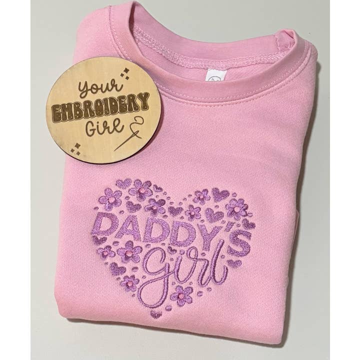 "Daddy's Girl" Broderet Småbørns Crewneck for engroshandel hos Your Embroidery Girl