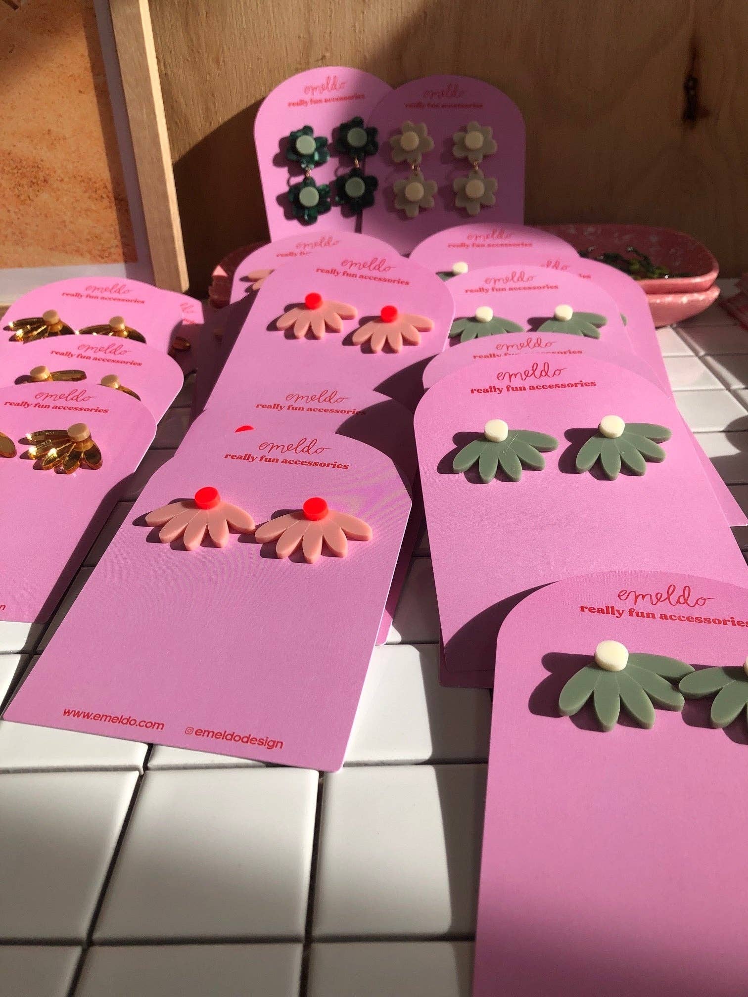 Emeldo – Großhandel Ohrstecker – Fleur Flower Studs//Farbe wählen4