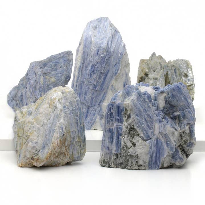 UniArt rå blå kyanit per kilo (minst 5 kilo) för wholesale av UniArt