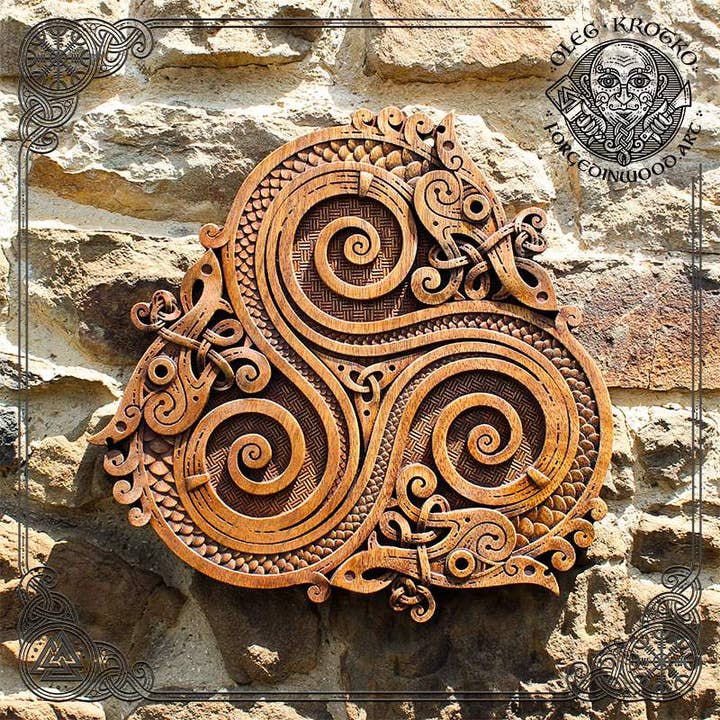 DRAGONS TRISKEL - 2. Magnifica opera d'arte celtica. per la vendita all'ingrosso da parte di Forged In Wood