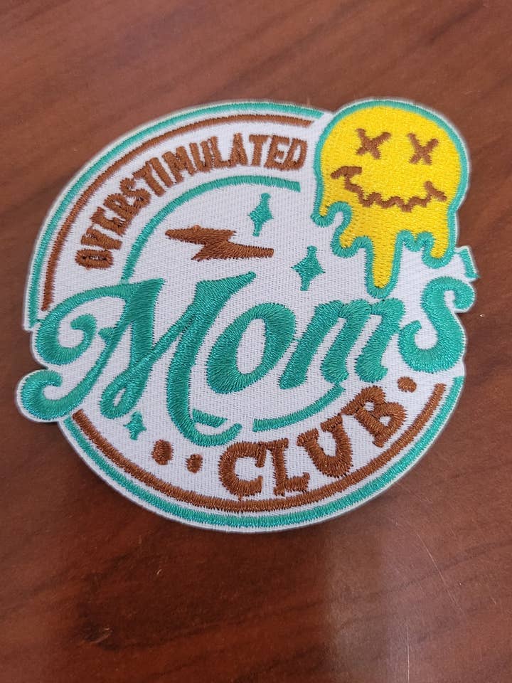 Écusson thermocollant du Club des mamans surstimulées pour la vente par Texas Transfers
