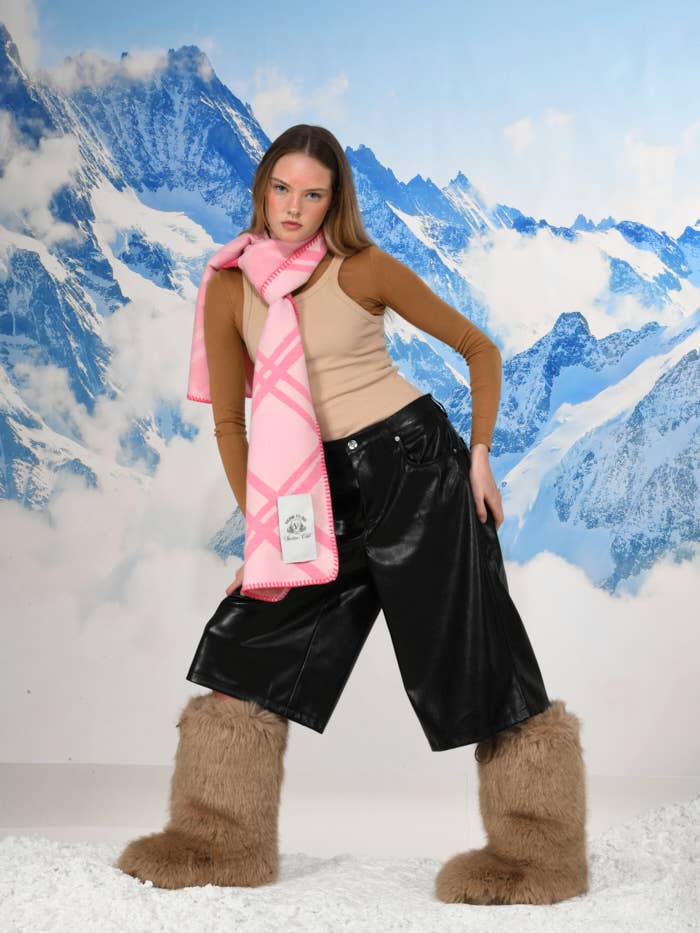 Verb to do - Wholesale Scarf - Unisex - PINK SPORTY SCARVE1