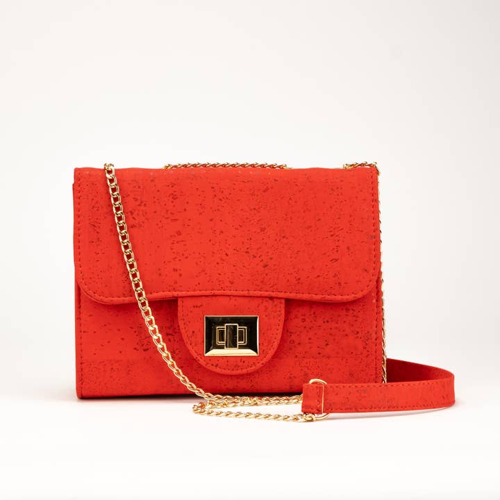 Red cork shoulder bag with gold chain. for wholesale by Artelusa