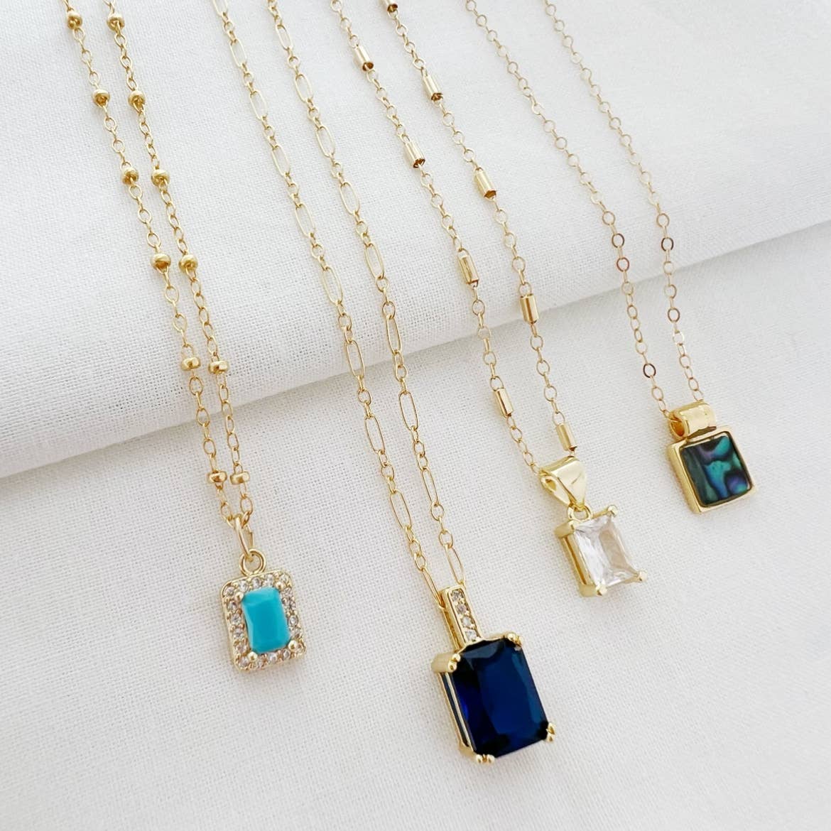 True by Kristy Jewelry - Vente Colliers à pendentif - Collier à pendentif Goldie CZ transparent rempli d'or2