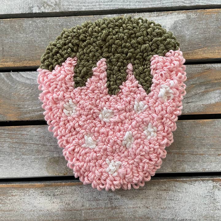 Sous-verre à café Strawberry, mug, tapis, punchneedle pour la vente par Chickadee Creations