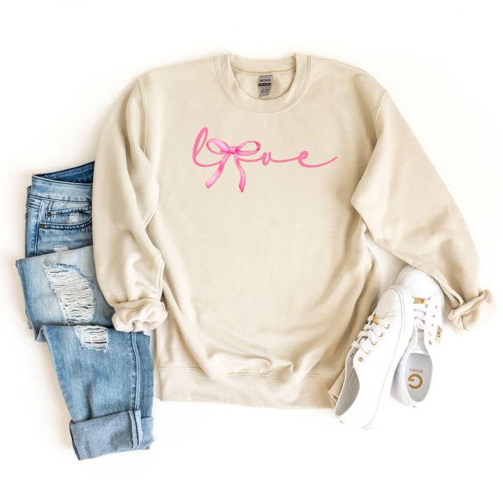 Sweat-shirt à ruban d'amour pour la Saint-Valentin, hoodie confortable avec design de nœud d'amour rose, pull coquette d'amour rose, t-shirt de soutien au cancer du sein pour la vente par DONNA SHIRTS