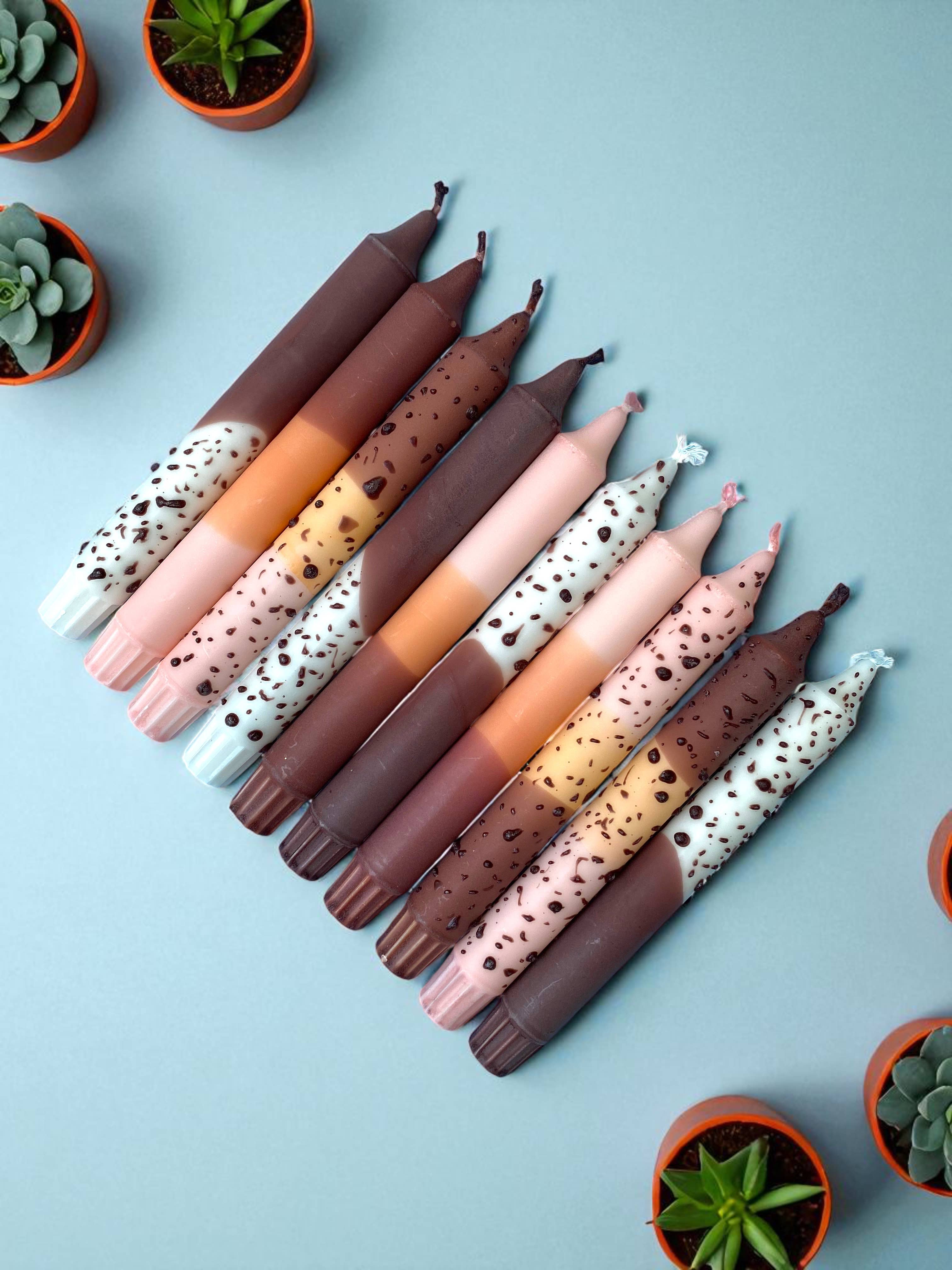 Kupkup HB. - Fi Design Studio Co. – vela pilar por atacado – Brilho Alegre | Vela Tapper Outono em Nova Iorque | 2,3x20 cm2