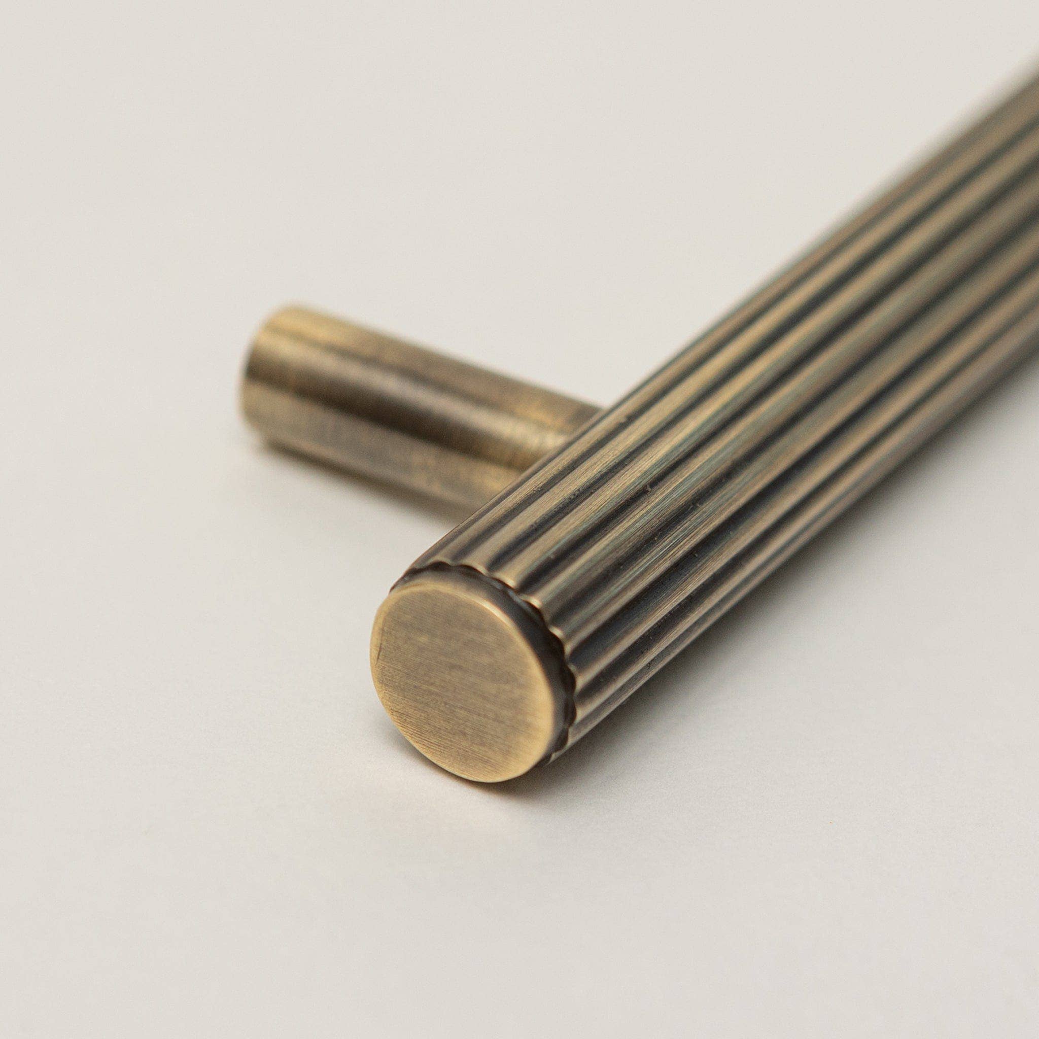 Brass bee – wholesale Knob/pull – Solid Brass Straight Knurled Kitchen Pull Handles & Knobs - Antique Brass Finish13