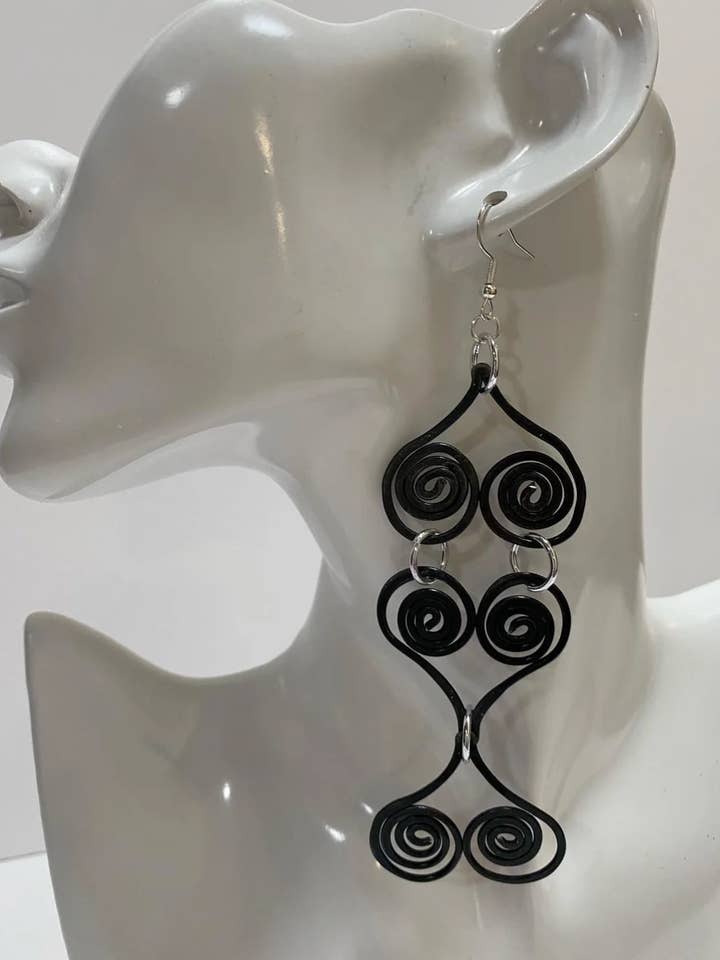 Boucles d'oreilles en forme de cœur baroque Menage a Trois pour la vente par Angela Catirina Jones