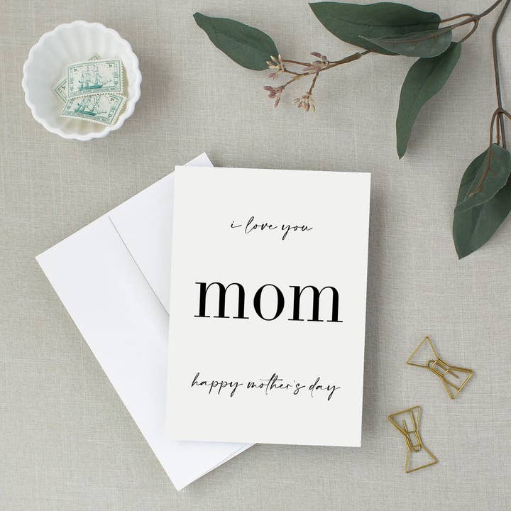 „Jeg elsker dig mor“ Mors dag lykønskningskort for engroshandel hos Paperie by MJ