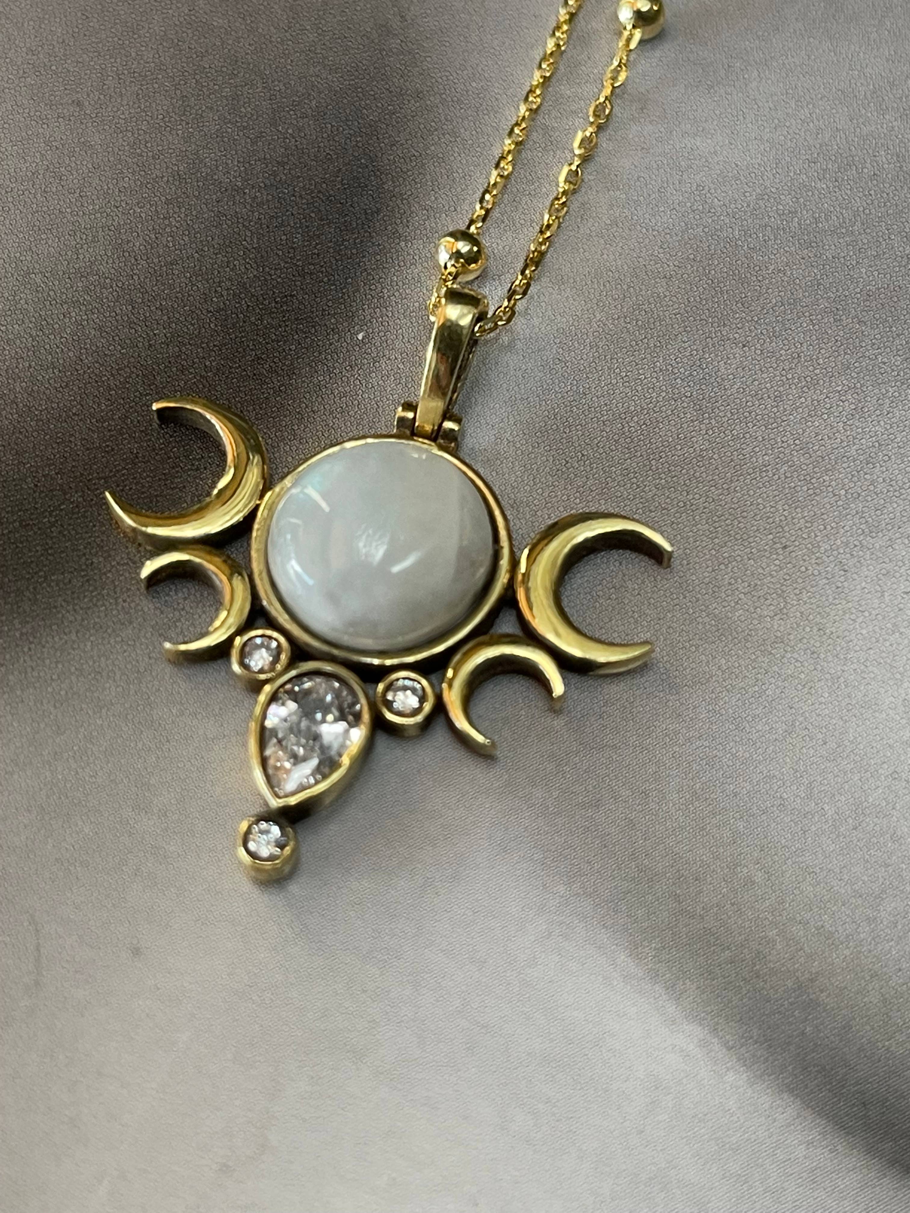 Flesh & Soul - Wholesale Pendant/Charm Necklace - FIVE MOONS MOONSTONE Necklace6