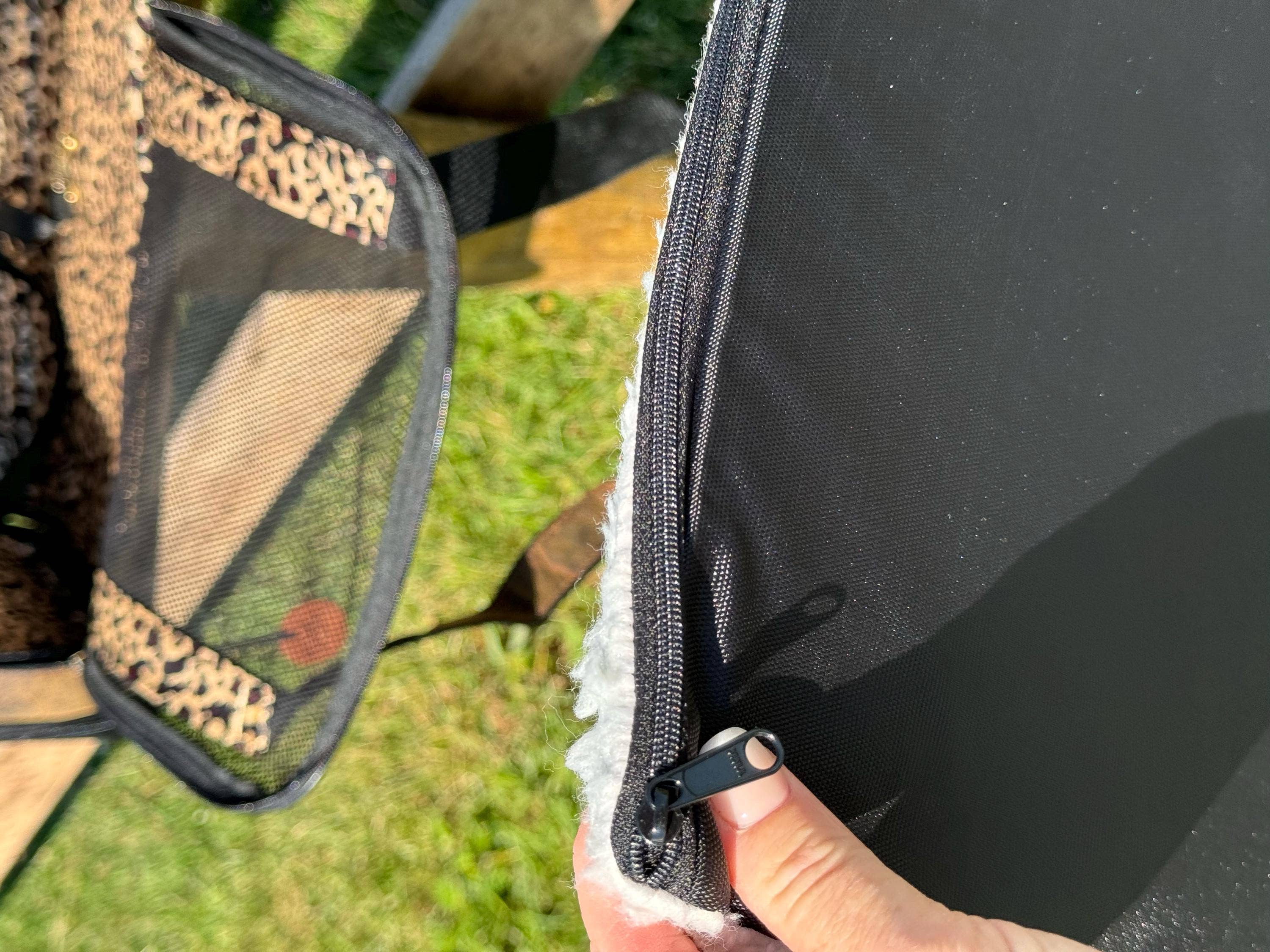 The Sterling Gypsy - Vente Caisse de transport – chat et chien - Sac de transport personnalisé en peau de vache noire et blanche avec nom de votre animal ou marque de ferme – pour chien, chat ou petit animal8