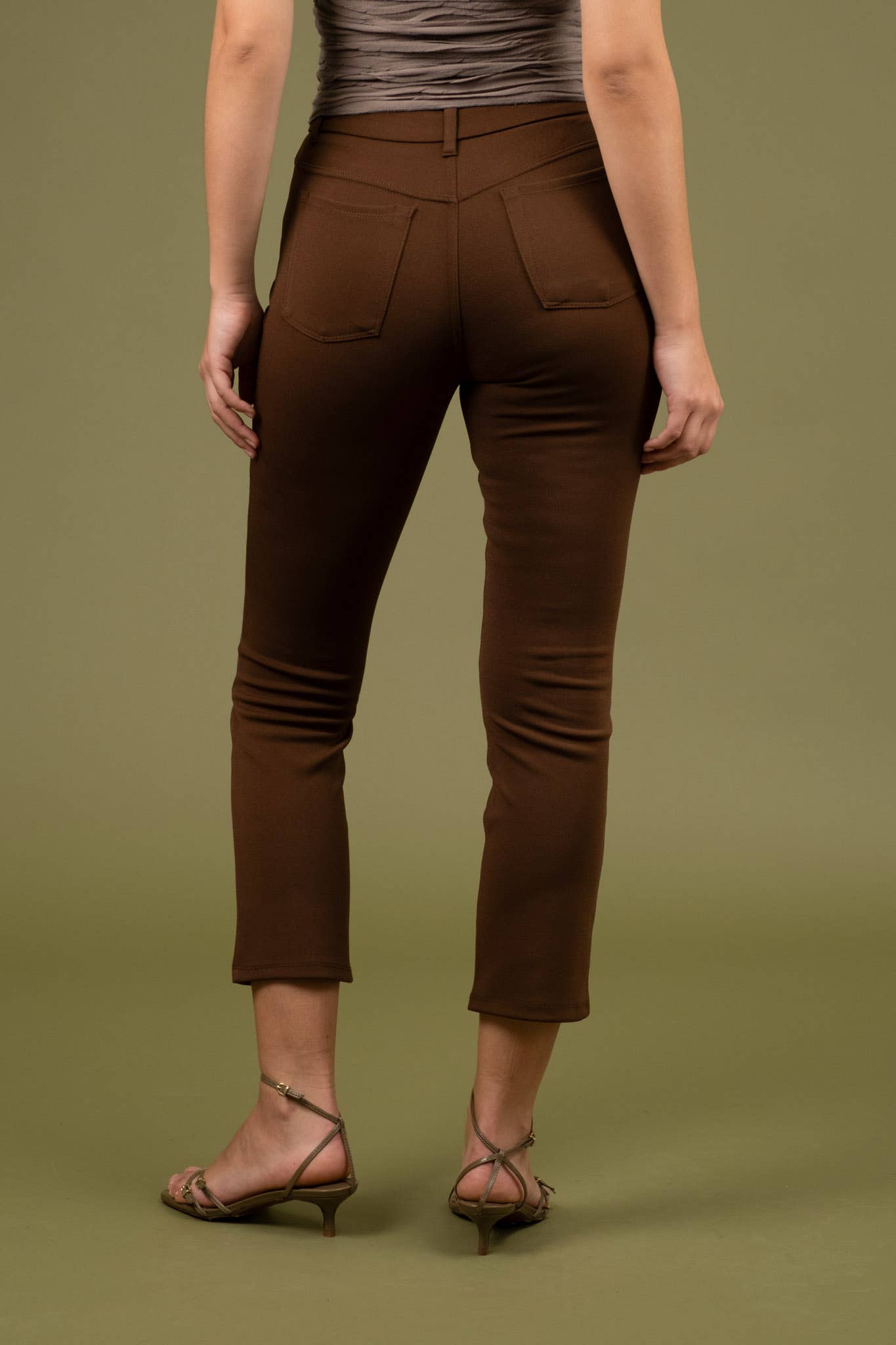 The Workshop Studio - Vente Pantalon – femme - PANTALON COURT TAILLE HAUTE À JAMBES DROITES1
