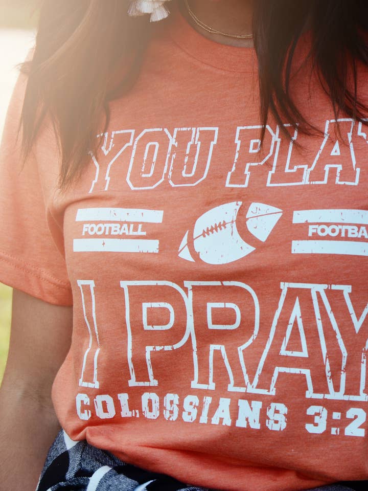 T-shirt à rayures de football | Couleurs de l'équipe scolaire | Gameday pour la vente par You Play I Pray