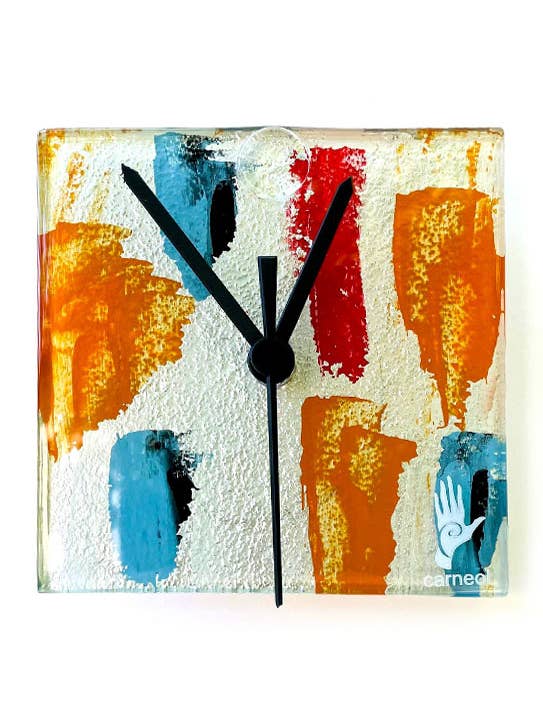 Amasonas Wanduhr aus silberfarbenem Glas, 13 x 13 cm für den Großhandel von CARNEOL GLASS