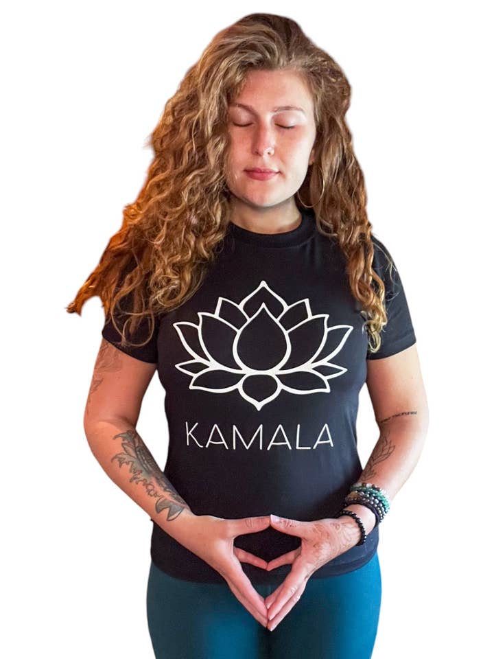 Le t-shirt Kamala Lotus pour la vente par Ragtribe Ethical Clothing