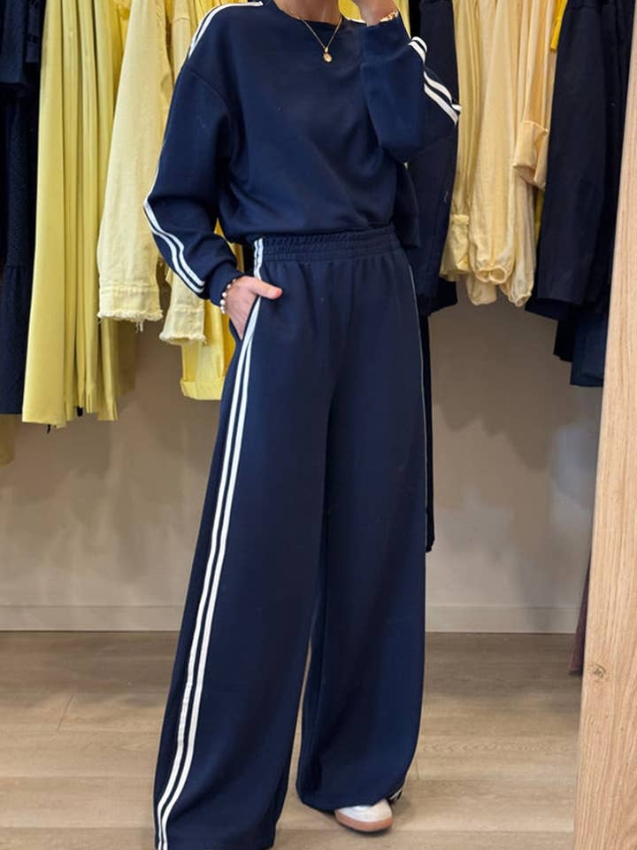 Lovesoft - Wholesale Lounge Set - Women's - Black Varsity Striped Detail Crewneck Pullover Elastic Sweatpants 2pcs Outfit4