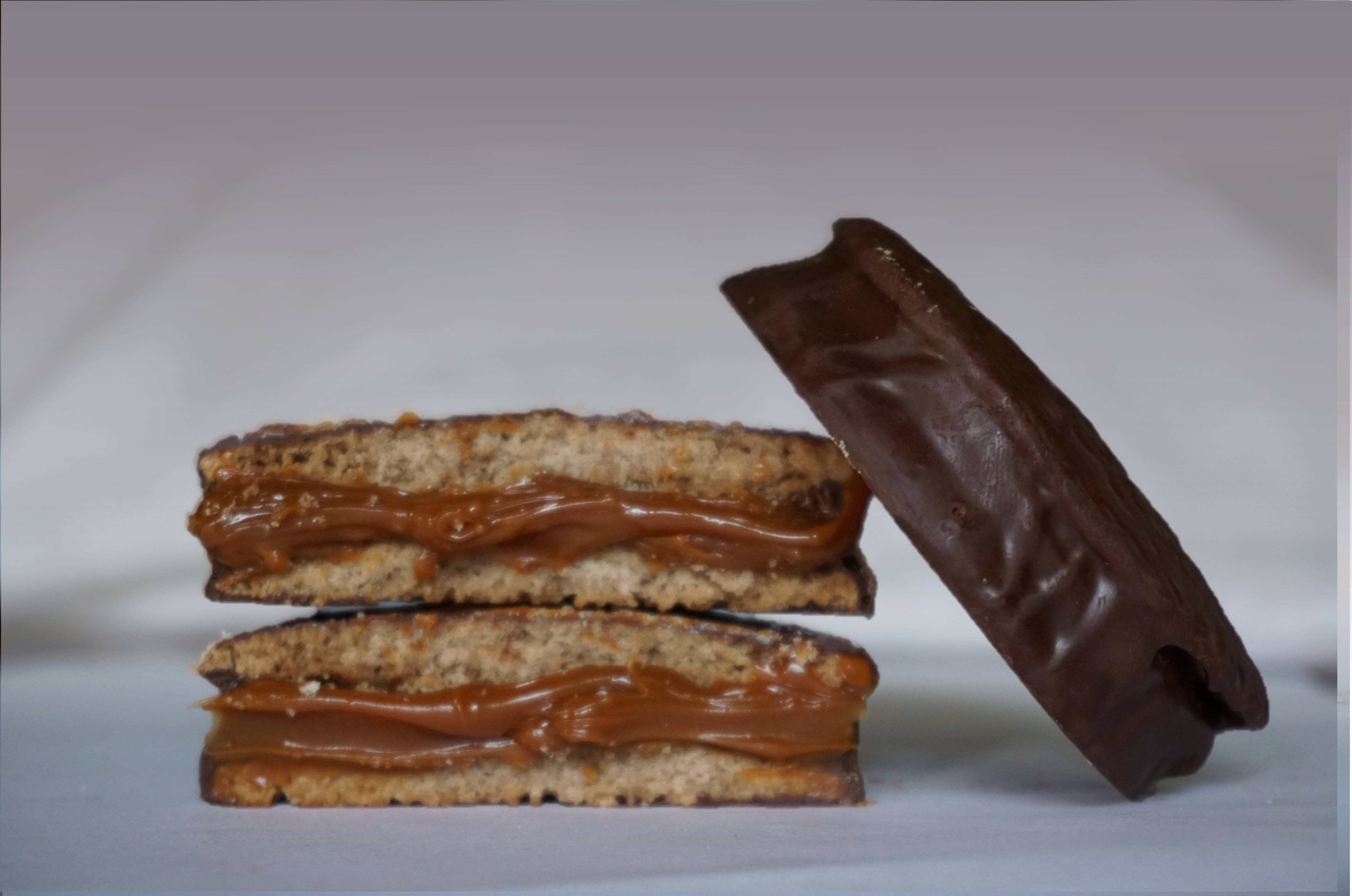 Wooden Table Baking Company - Vente Biscuits - Alfajores XL au chocolat noir (emballés individuellement)3